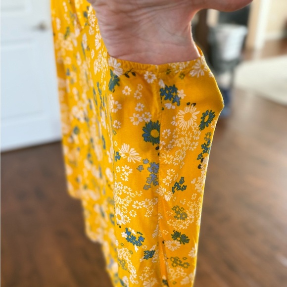 Old Navy Yellow Floral Tank Top, Key Hole& Ruched Shoulder, Size L - Picture 7 of 9